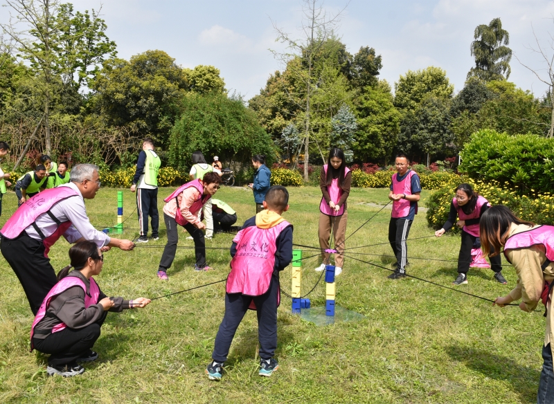 成都户外团建项目介绍：合力筑塔
